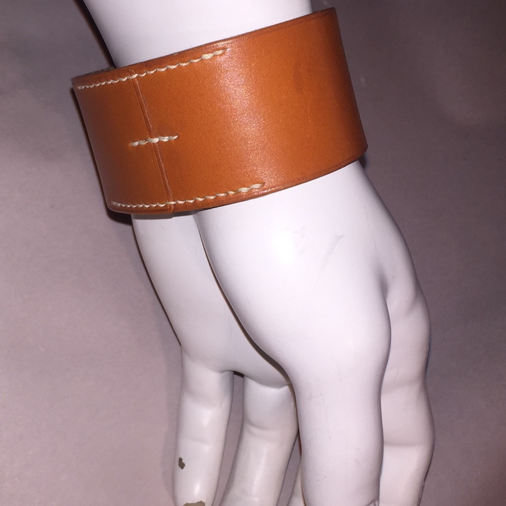 HERMÈS Jumbo Pool Tour GM leather cuff bracelet